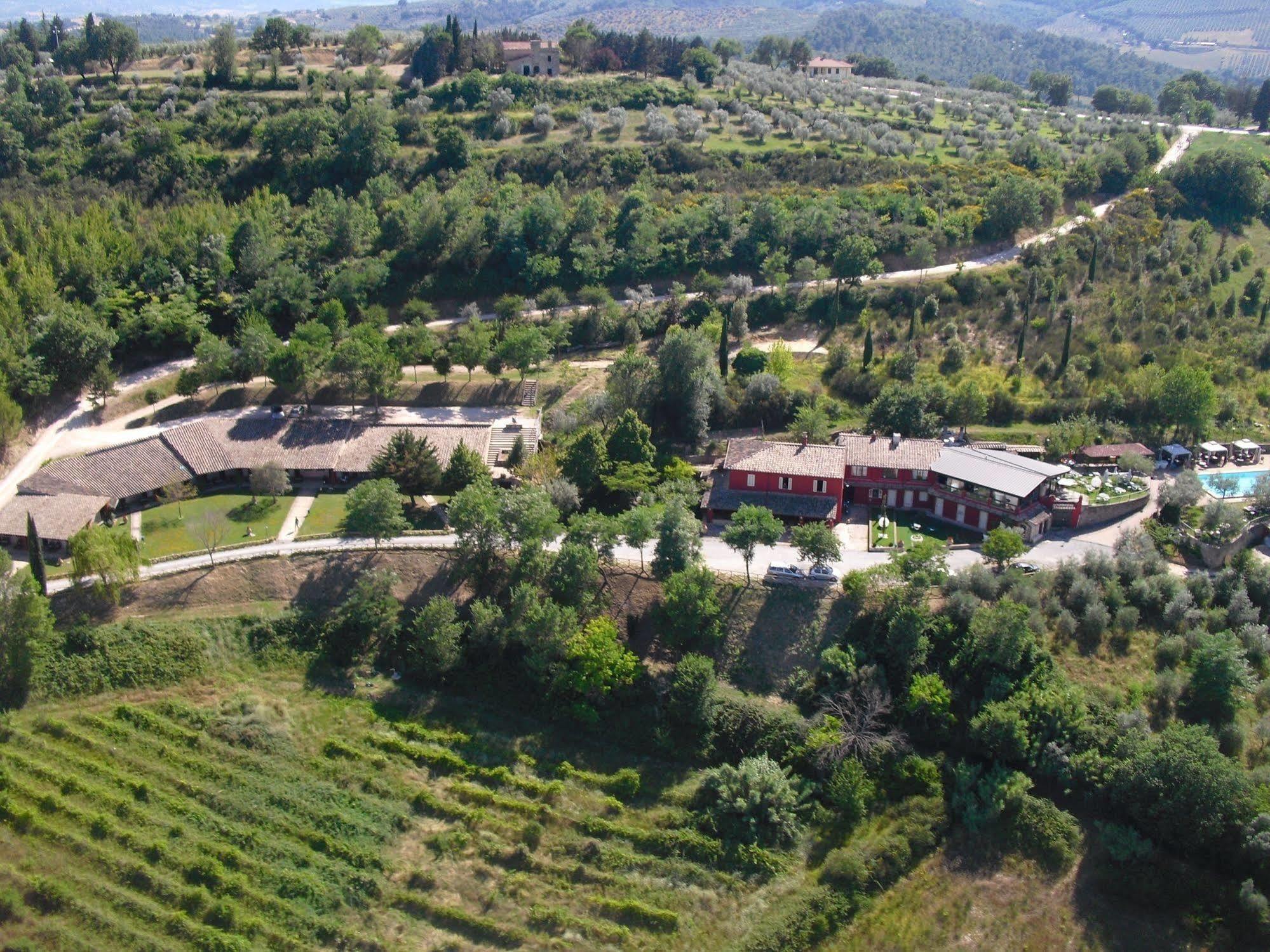 Il Poggio Dei Pettirossi Hotel Bevagna Bagian luar foto