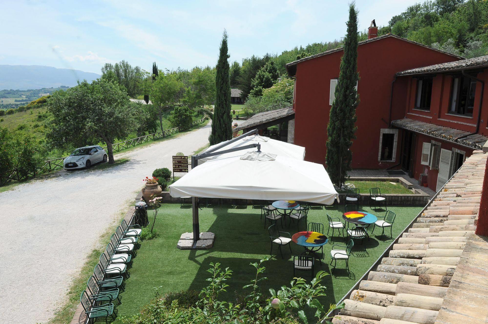 Il Poggio Dei Pettirossi Hotel Bevagna Bagian luar foto